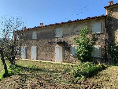 Foto Rustico a Pietrasanta di 350 m² con 10 locali in vendita