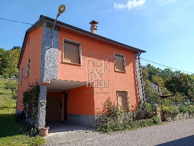 Foto Villa unifamiliare in Frazione Gabbione 20, Romagnese Gabbione
