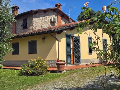 Foto Villa unifamiliare in via vecchia pesciatina, Capannori di 180 m²