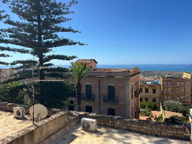 Foto Appartamento in via francesco crispi  34, Agrigento di 160 m²