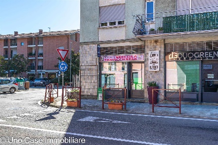 Foto Negozio in Via Cascinette 42, Ivrea di 50 m² con 1 locali in vendita