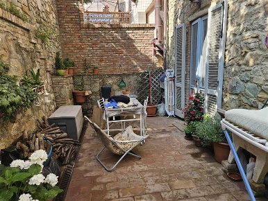 Foto Appartamento in via Roma 34, Riparbella di 63 m² con 3 locali