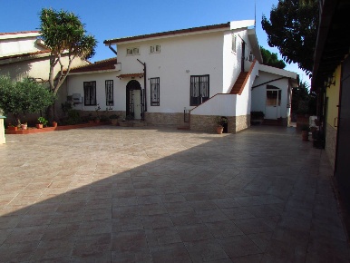 Foto Villa unifamiliare in Via Ruggero Il Normanno 24, Sciacca di 210 m²