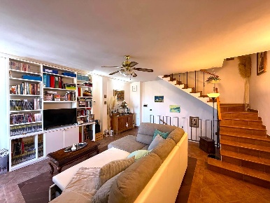 Foto Casa indipendente a Collesalvetti di 97 m² con 4 locali in vendita