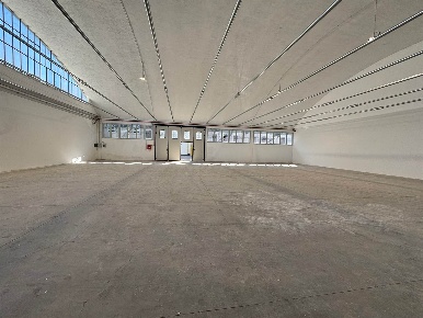 Foto Capannone industriale a Montemurlo Fornacelle di 500 m² con 2 locali
