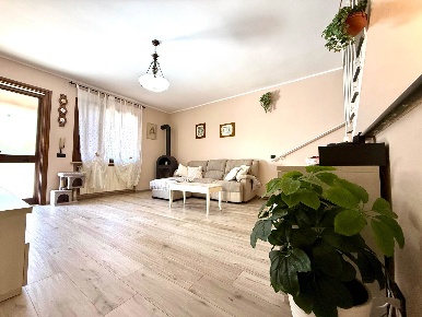 Foto Appartamento in Via Del Giglio 56, Montescudaio di 140 m² con 6 locali