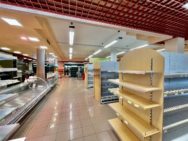 Foto Negozio in via beccaria, Venezia Marghera - Catene di 283 m²