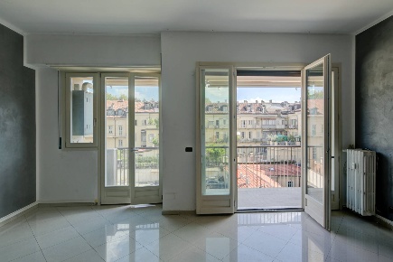 Foto Appartamento in Via Giuseppe Luigi Lagrange, Torino Via Roma di 135 m²