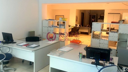 Foto Ufficio in Via Delle Cateratte, Livorno di 87 m² con 1 locali