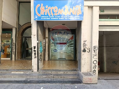 Foto Locale commerciale in Via Arturo Petrosini, Nocera Inferiore di 140 m²