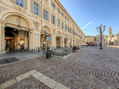 Foto Appartamento in Via Maria Vittoria, Torino Via Roma di 65 m²