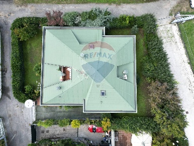 Foto Villa singola in Via Monviso, Monza Taccona di 215 m² con 6 locali