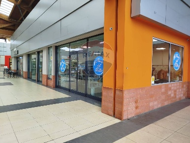 Foto Attività commerciale in sp 147, Arluno di 143 m² con 4 locali