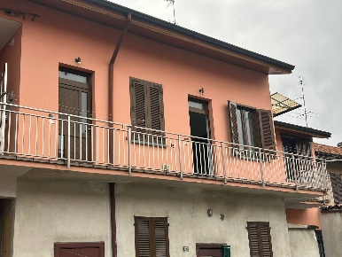 Foto Appartamento in via Roma, Marnate Centro di 70 m² con 3 locali