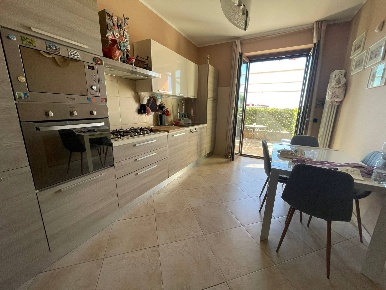 Foto Appartamento in Via Eduardo Scarpetta, Maddaloni di 120 m² in affitto