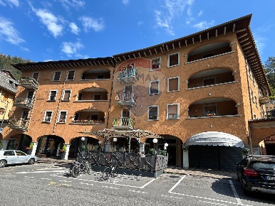 Foto Appartamento in Via Sante Calvi, Piazza Brembana di 80 m² con 3 locali