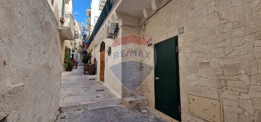 Foto Appartamento in Via Celestino V, Vieste Centro di 106 m² con 4 locali