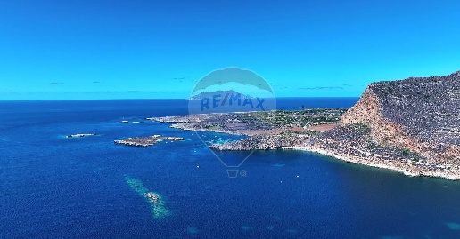 Foto Appartamento a Favignana Centro di 136 m² con 5 locali in vendita