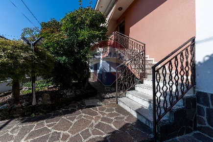 Foto Villa unifamiliare in Via Modena, Paullo Centro di 167 m² con 4 locali
