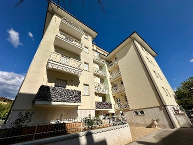 Foto Appartamento in Via Caduti di Via Fani, L'Aquila di 65 m² con 3 locali