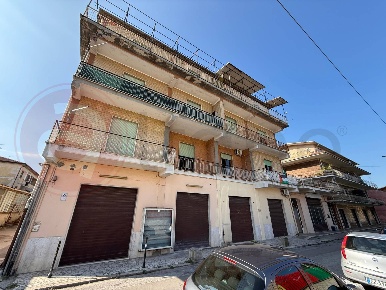 Foto Appartamento in Via Vincenzo Pelagalli, Aquino di 118 m² con 7 locali