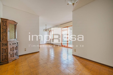 Foto Appartamento in Via Treviso, Conegliano Centro di 101 m² con 5 locali