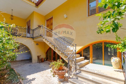 Foto Villa singola in Via Giovanni Boccaccio, Conversano Centro di 273 m²