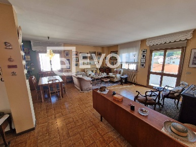 Foto Appartamento in Via Dante, Tarcento Centro di 106 m² con 3 locali