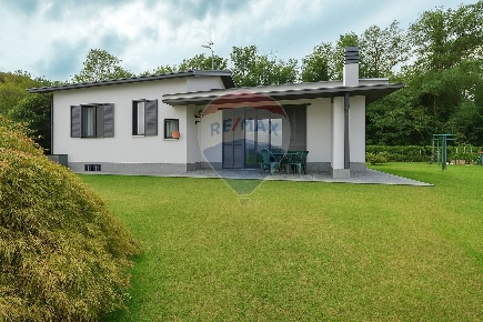 Foto Villa singola in VIA LUIGI PIACCO, Lavena Ponte Tresa Centro di 163 m²