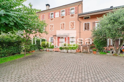 Foto Rustico in via Van, Follina Valmareno di 276 m² con 9 locali