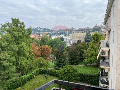 Foto Appartamento in via Nullo, Bergamo Centro di 65 m² con 2 locali