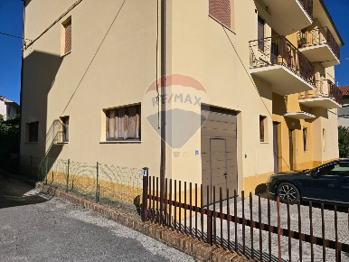 Foto Magazzino in VIA GASPARE SPONTINI n. 17, Serra de' Conti Osteria