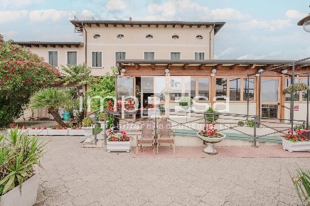 Foto Hotel in via vallenari, Venezia Favaro Veneto di 900 m² con 15 locali