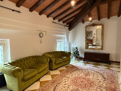 Foto Appartamento a Mantova Centro di 220 m² con 3 locali in vendita