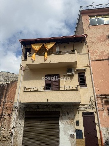 Foto Appartamento in Via Vincenzo Bellini, Carini Centro di 82 m²