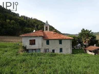 Foto Casa indipendente in loc. lodisio, Piana Crixia di 222 m² con 9 locali