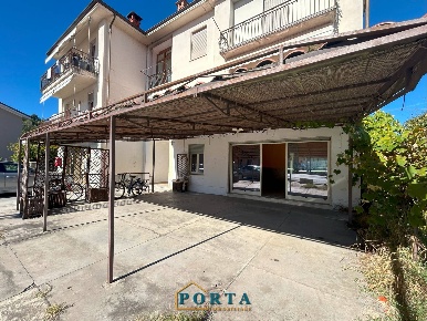 Foto Locale commerciale in Frazione Madonna della Neve, Clavesana di 163 m²