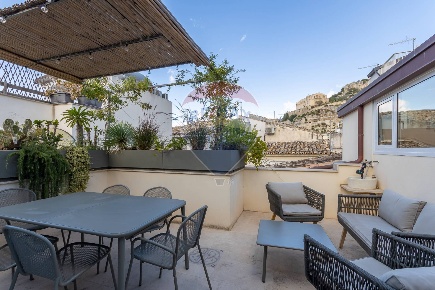 Foto Casa indipendente in via Musso, Scicli Centro di 163 m² con 8 locali