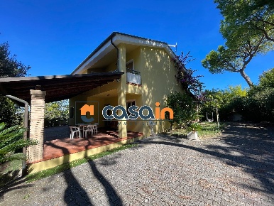 Foto Villa unifamiliare in Via fratte grandi, Colonnella di 330 m²