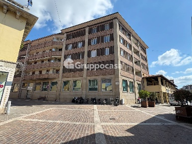 Foto Ufficio in Galleria dei Portici, Magenta Centro di 280 m² in vendita
