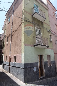 Foto Casa indipendente in via stesicoro, Bronte di 250 m² con 8 locali