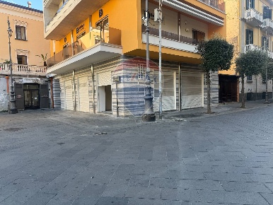 Foto Locale commerciale in Piazza Armando Diaz, Nocera Inferiore di 60 m²