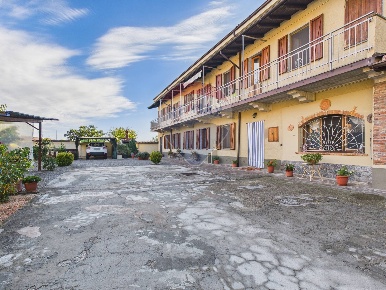 Foto Casa indipendente in FRAZIONE BOTTAROLO, Barbianello di 510 m²
