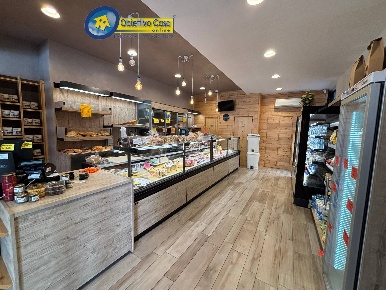 Foto Locale commerciale in via Giacinto Pannella, Teramo Centro di 48 m²