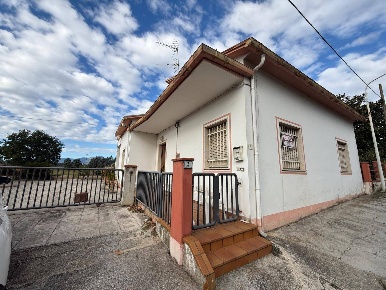 Foto Casa indipendente in VIA PRIMO MAGGIO, Nereto di 124 m² con 6 locali
