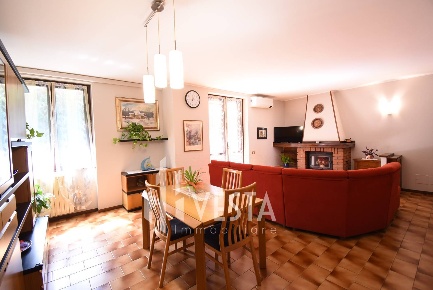 Foto Appartamento in Via J.Della Quercia, Monticello Brianza di 110 m²