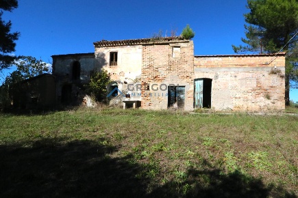 Foto Villa singola in VIA NICOLA ROSATI, Corropoli di 270 m² con 6 locali
