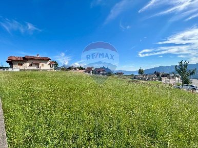Foto Terreno residenziale a Bossico di 700 m² in vendita