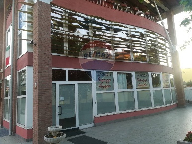 Foto Ufficio in via vittorio veneto, Bonate Sotto di 80 m² con 2 locali