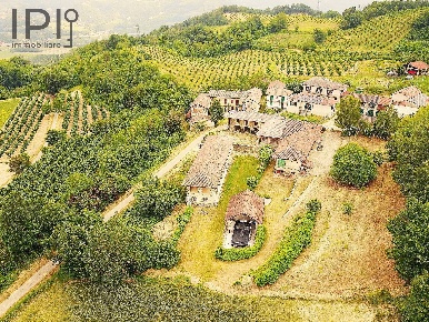 Foto Rustico in Via Martignano, Cessole di 800 m² con 10 locali in vendita